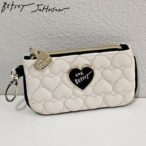 BETSEY JOHNSON zip coin hearts purse ID beige tan black gold wristlet wallet